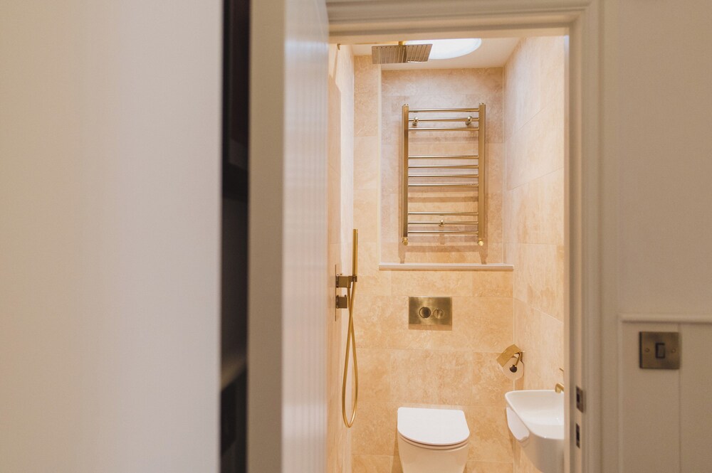 Buckingham Mews_Flint Cottage 1 — 4-Star Luxury Hotel in Broadstairs, United Kingdom