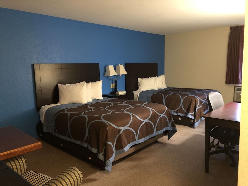 AmeriVu Inn & Suites - photo 11