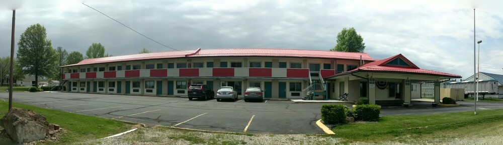 Super 8 Altamont - photo 16