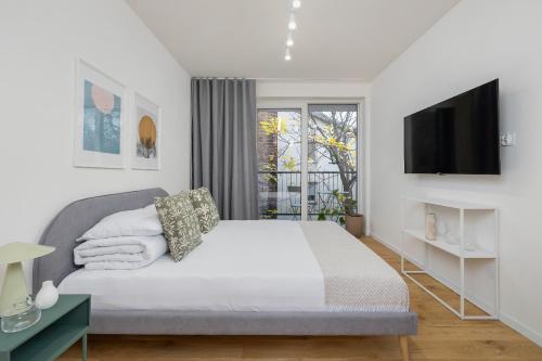 Kalwaryjska 34 street Studio with balcony — 4-Star Luxury Hotel in Krakow, Poland