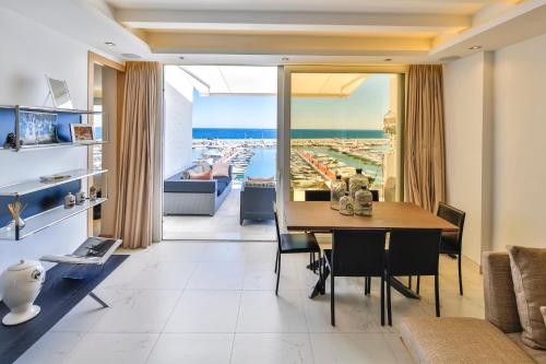 306 Luxury Selection Puerto Banus Marbella Front Line Penthouse — 4-Star Luxury Hotel in Marbella, Spain