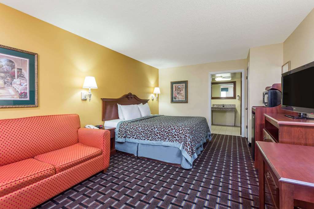 Days Inn & Suites by Wyndham Warner Robins Near Robins AFB - photo 14