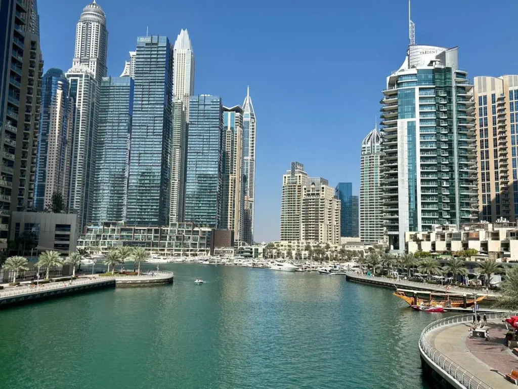 Continental Tower Luton Vacation homes Dubai Marina 15AB07 — 4-Star Luxury Hotel in Dubai, United Arab Emirates