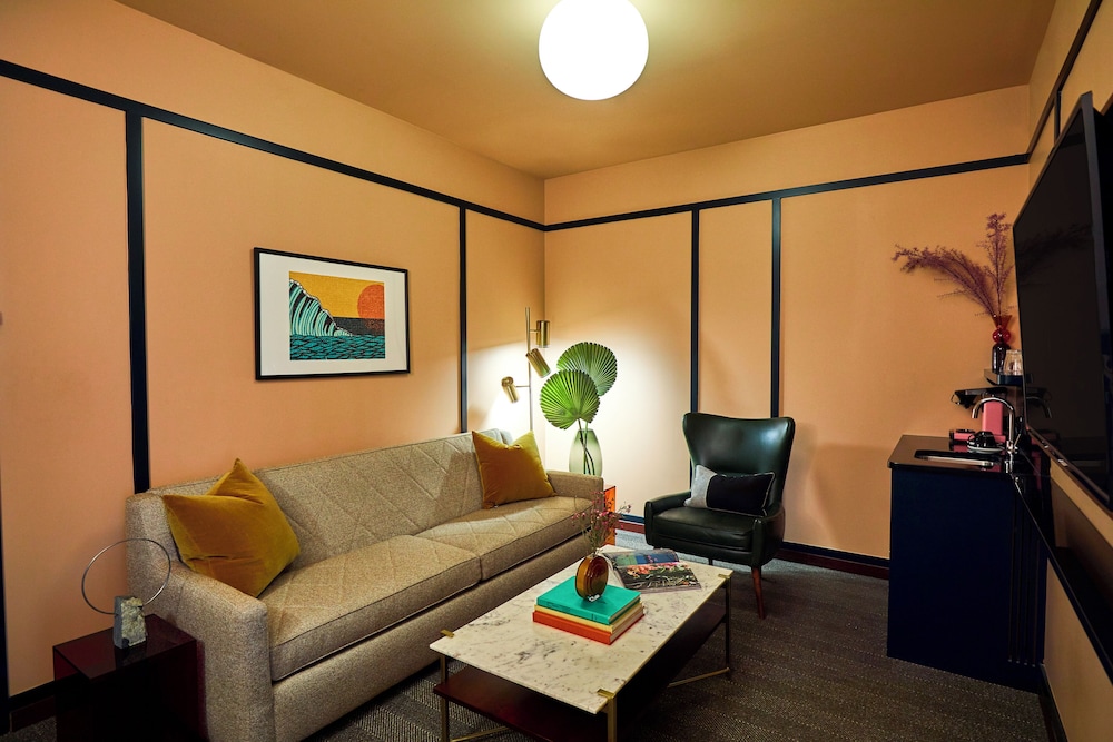 Fairlane Hotel - photo 13