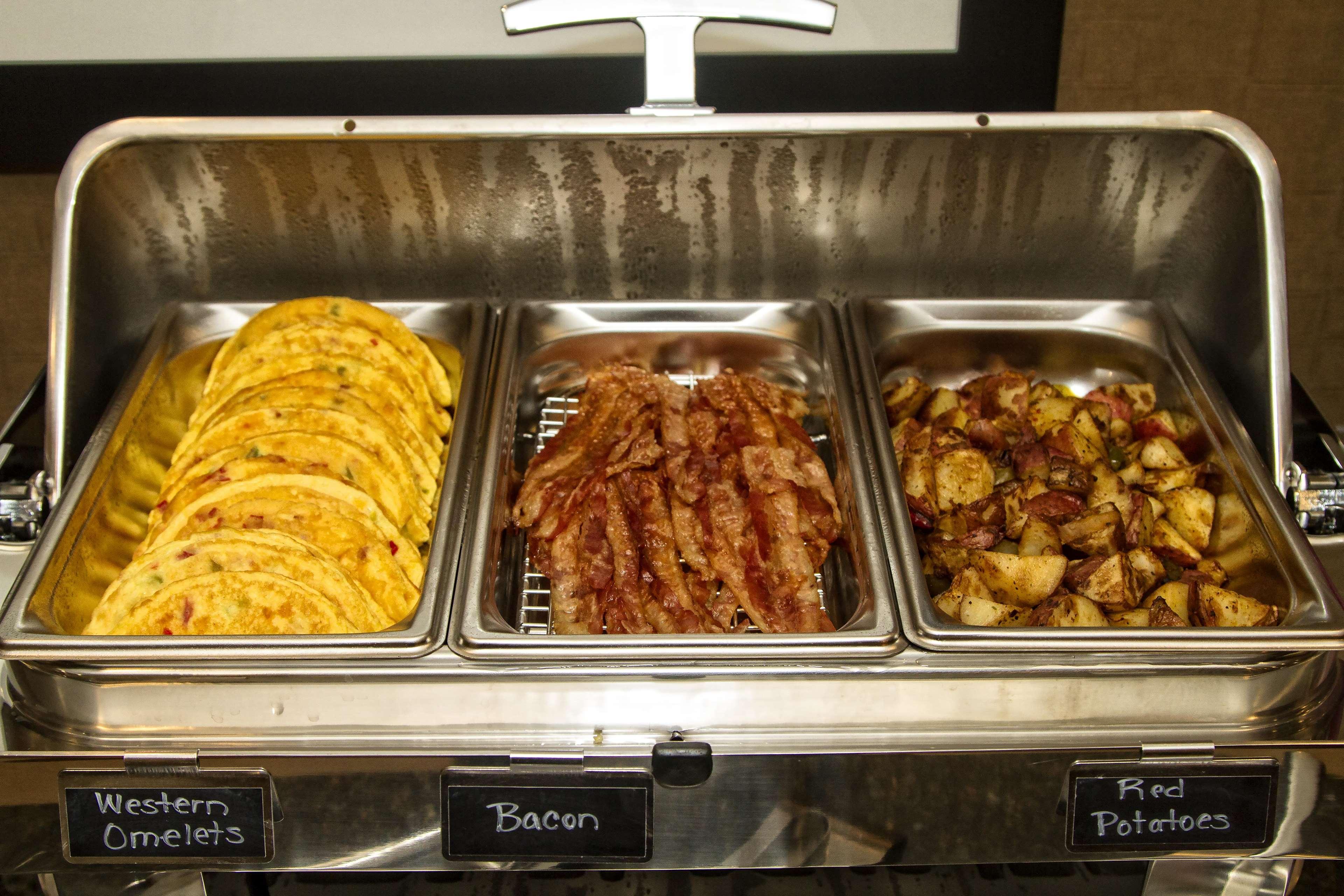 Hampton Inn Indianola - photo 20