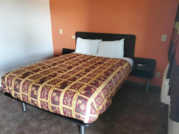 High Desert Inn - photo 7