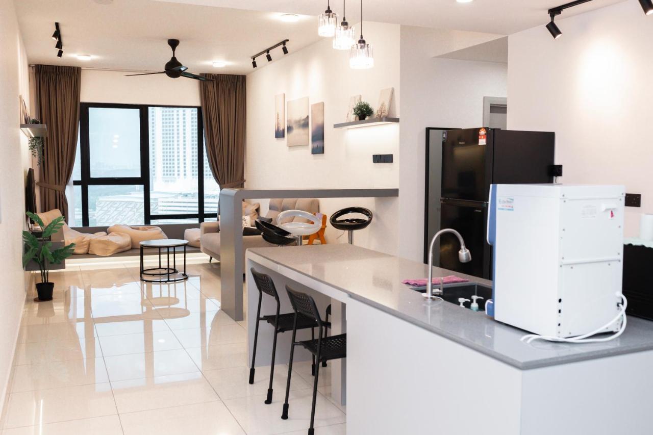 Midvalley Southkey Mosaic Greyline Residence JB CIQ 2BR 8pax — 4-Star Luxury Hotel in Johor Bahru, Malaysia