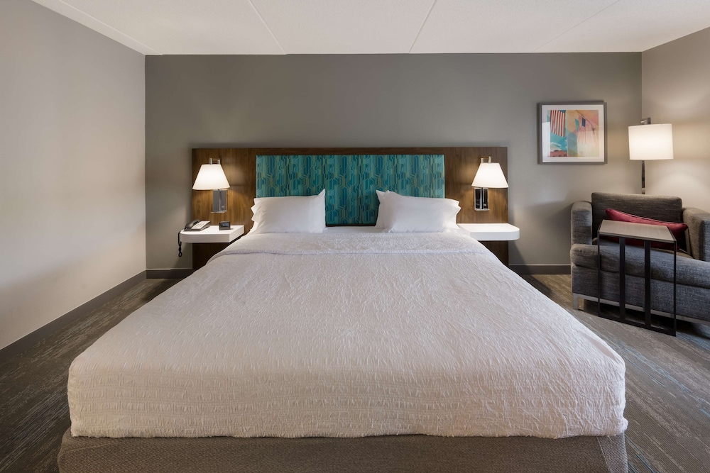 Hampton Inn & Suites Fredericksburg at Celebrate Virginia - photo 17