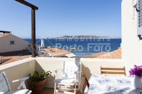 32 Centro Trilocale con terrazza e vista sul mare Porto Faro — 4-Star Luxury Hotel in Palau, Italy