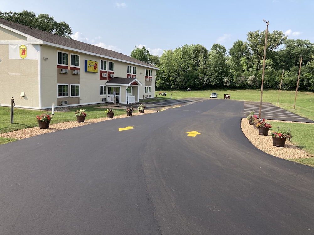 Super 8 by Wyndham Chisago City - photo 34