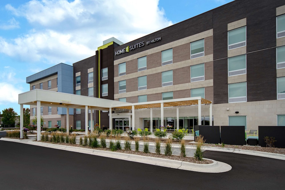 Home2 Suites By Hilton Grand Rapids Airport — Grand Rapids