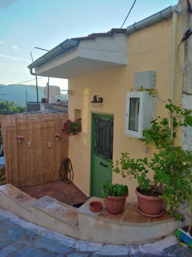 Ilianas Place in Agios Matthaios, Greece