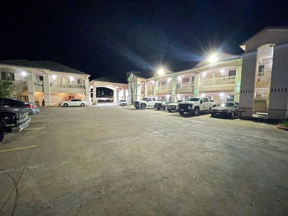 Woodland Inn & Suites - photo 14
