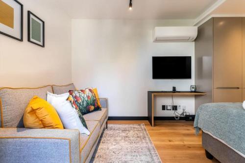 102 Marvol Beautiful Modern Sea Point Studio With Parking