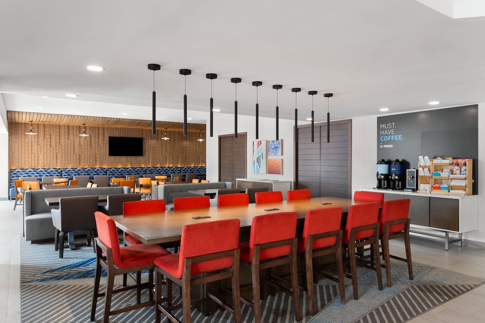 Holiday Inn Express Atlanta Airport North by IHG - photo 23