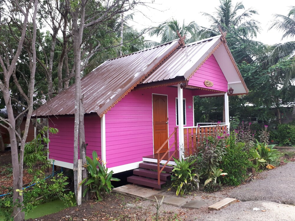 Chokesombat resort in Amphawa, Thailand