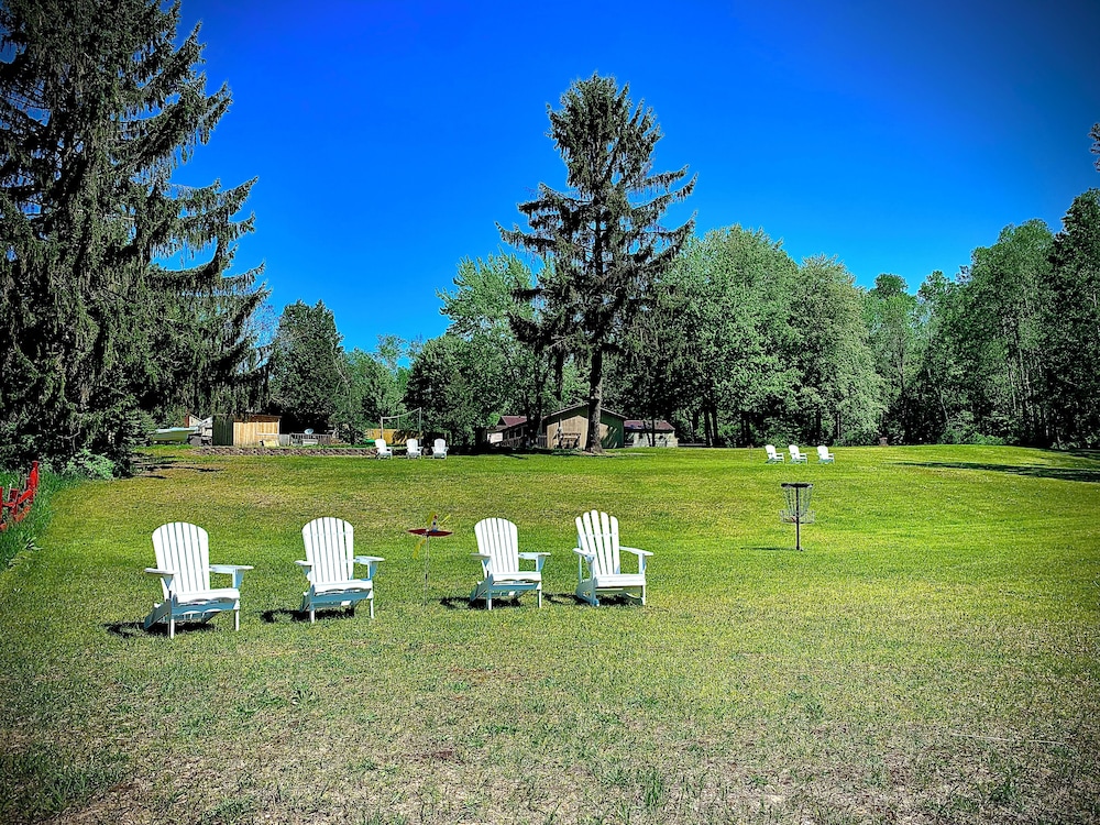 Benzonia Rustic Resort in Beulah, United States