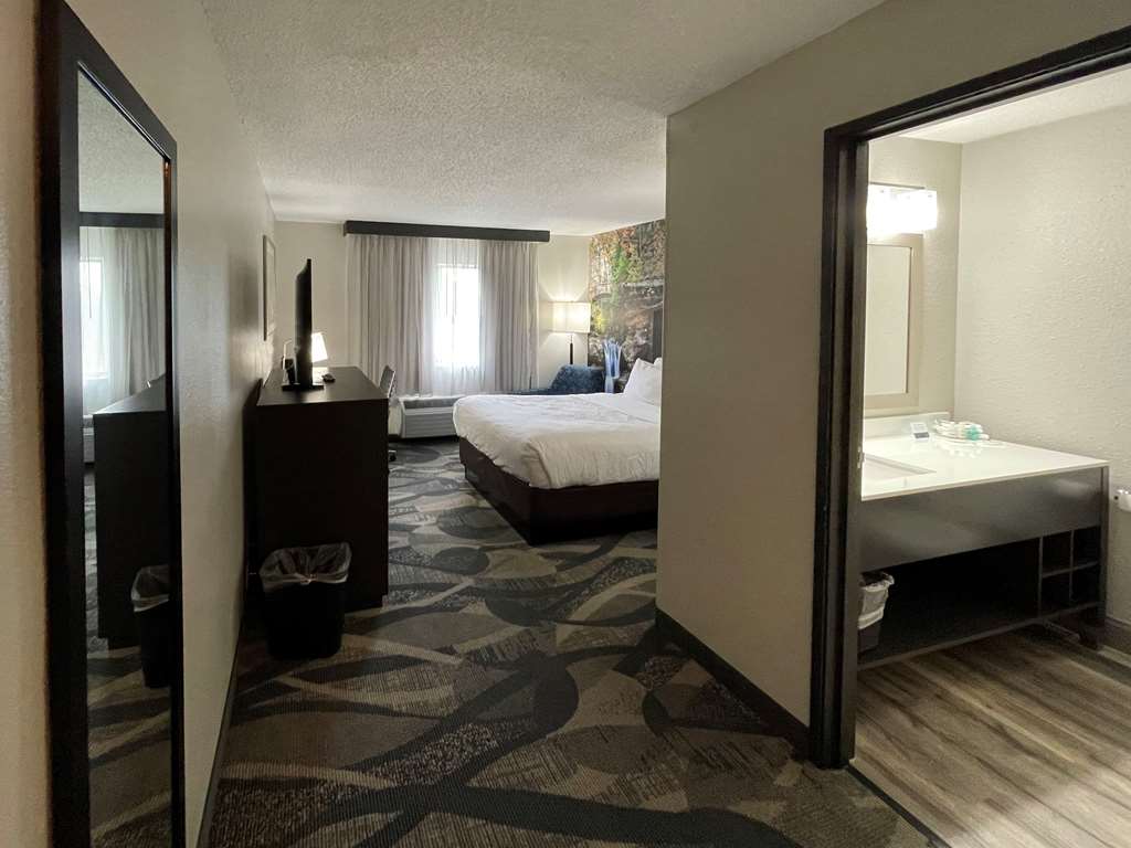 Clarion Inn Fairborn near Wright Patterson AFB - photo 10