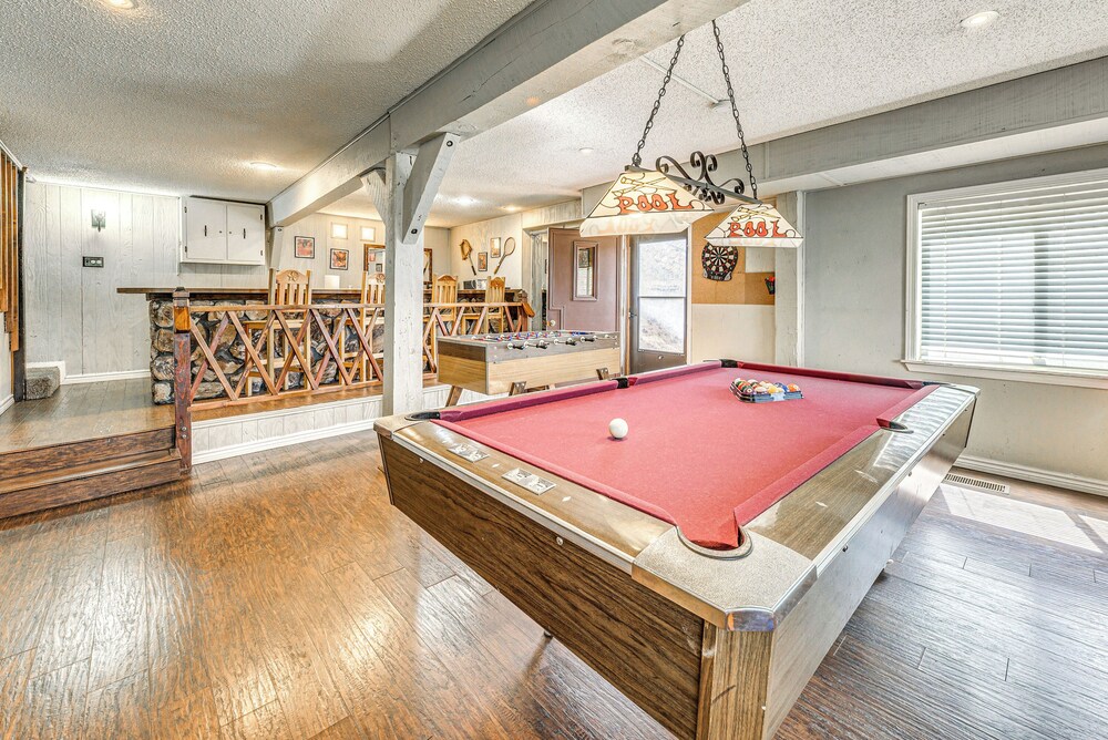 Half mi to Midtown: Family Retreat w Mtn Views — 4-Star Luxury Hotel in Ruidoso, United States