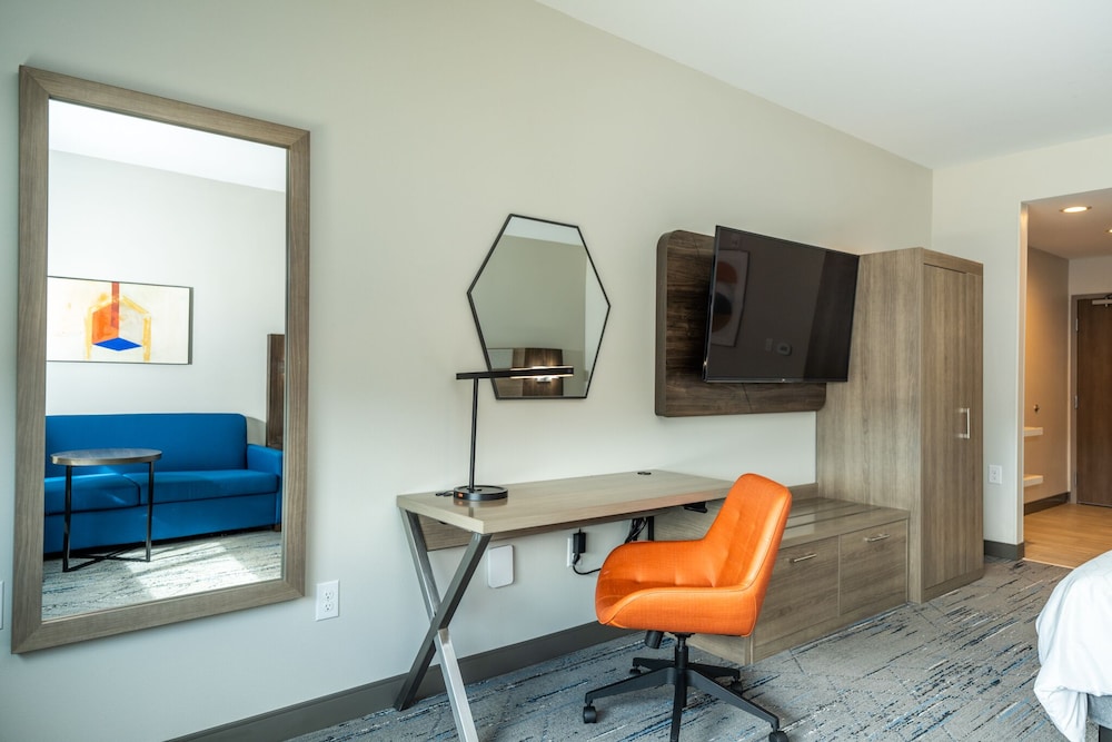 Holiday Inn Express & Suites Charlottesville by IHG - photo 52