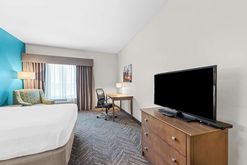 Best Western Plus Bolivar Hotel & Suites - photo 18