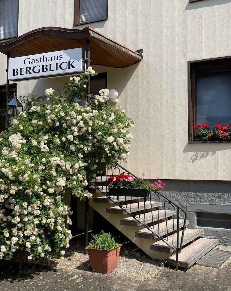 Gasthaus Bergblick — 4-Star Luxury Hotel in Buhl, Germany