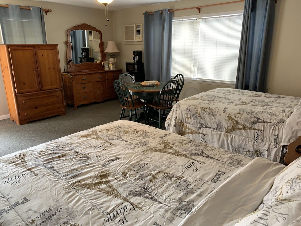 Phillips Historic Motel & Cottages - photo 39