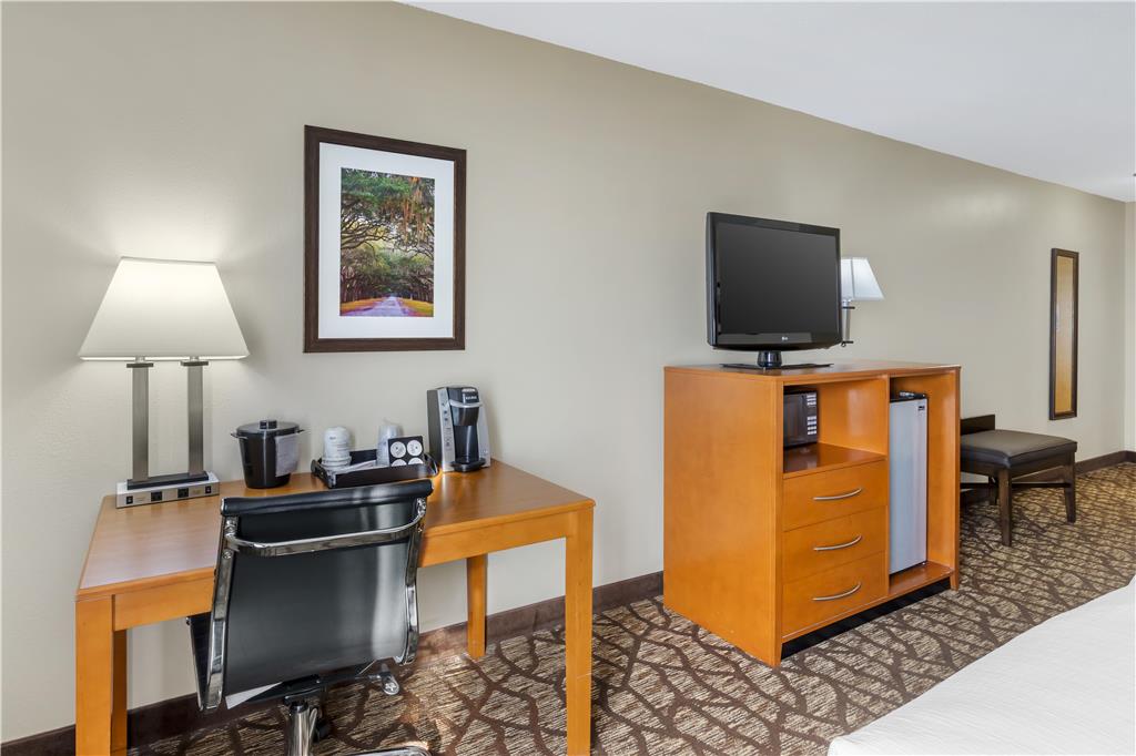 Best Western Plus Richmond Hill Inn - photo 12