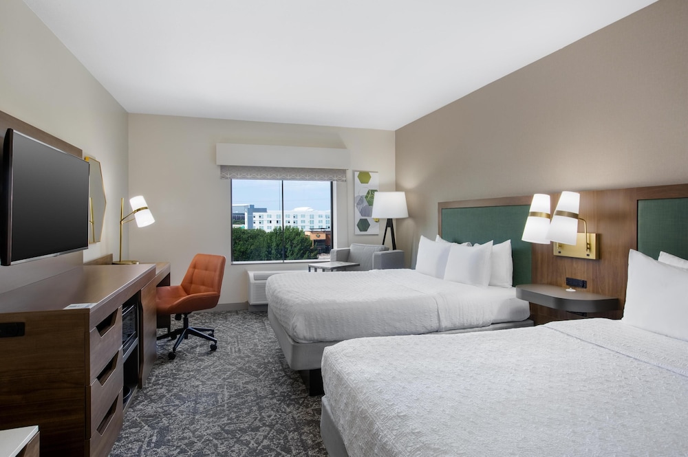 Hampton Inn & Suites Dallas Arlington N Entertainment Dist. - photo 18