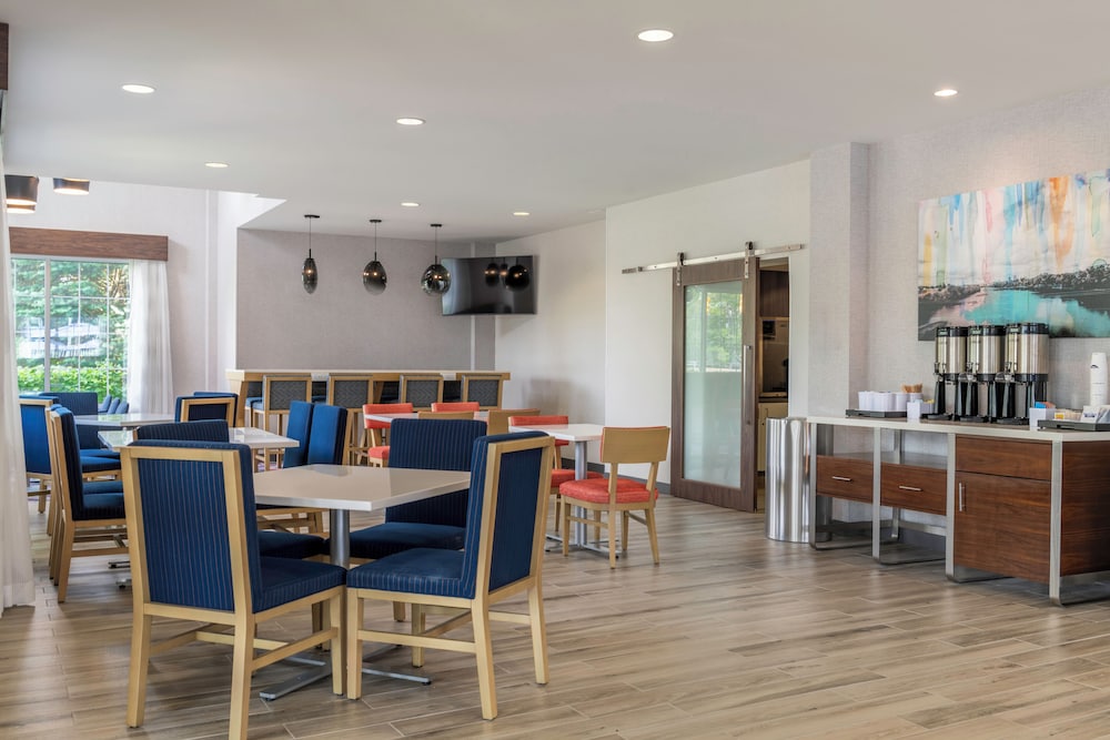 Hampton Inn by Hilton Manchester - photo 41