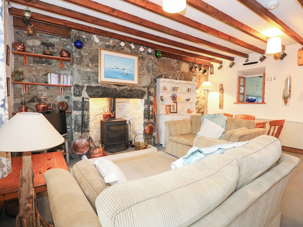 6 Maen Y Wern in Criccieth, United Kingdom