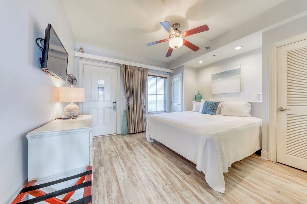Carillon Beach Inn - photo 5