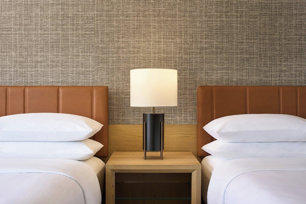 Sheraton Suites Chicago O'Hare - photo 26