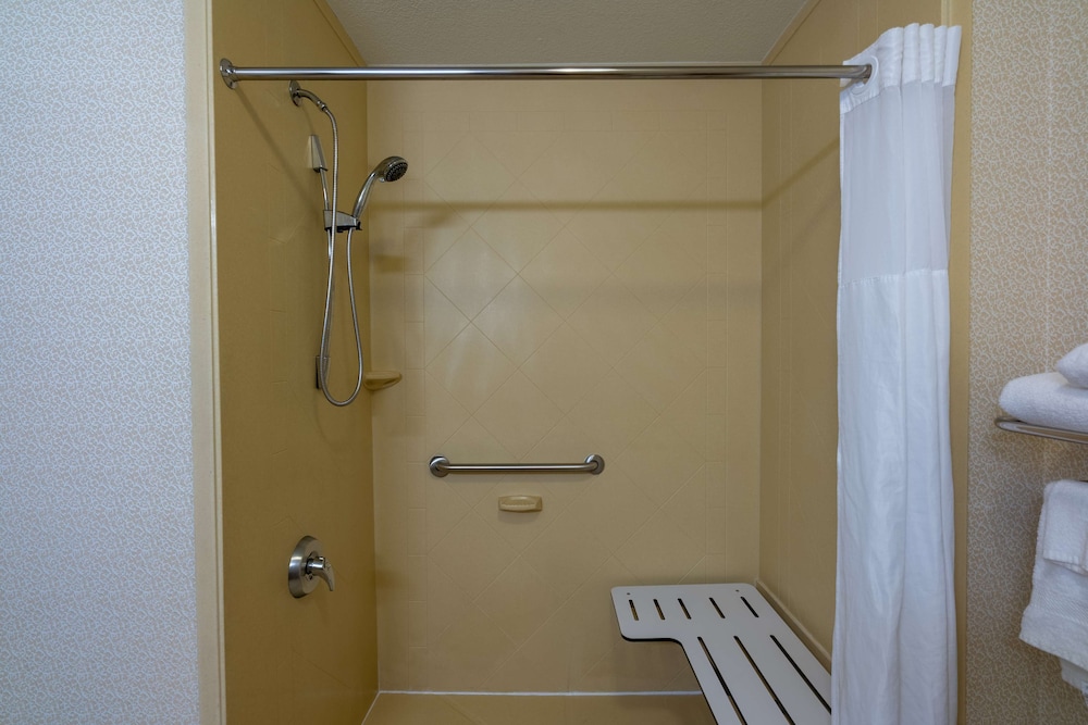 Hampton Inn London North - photo 23