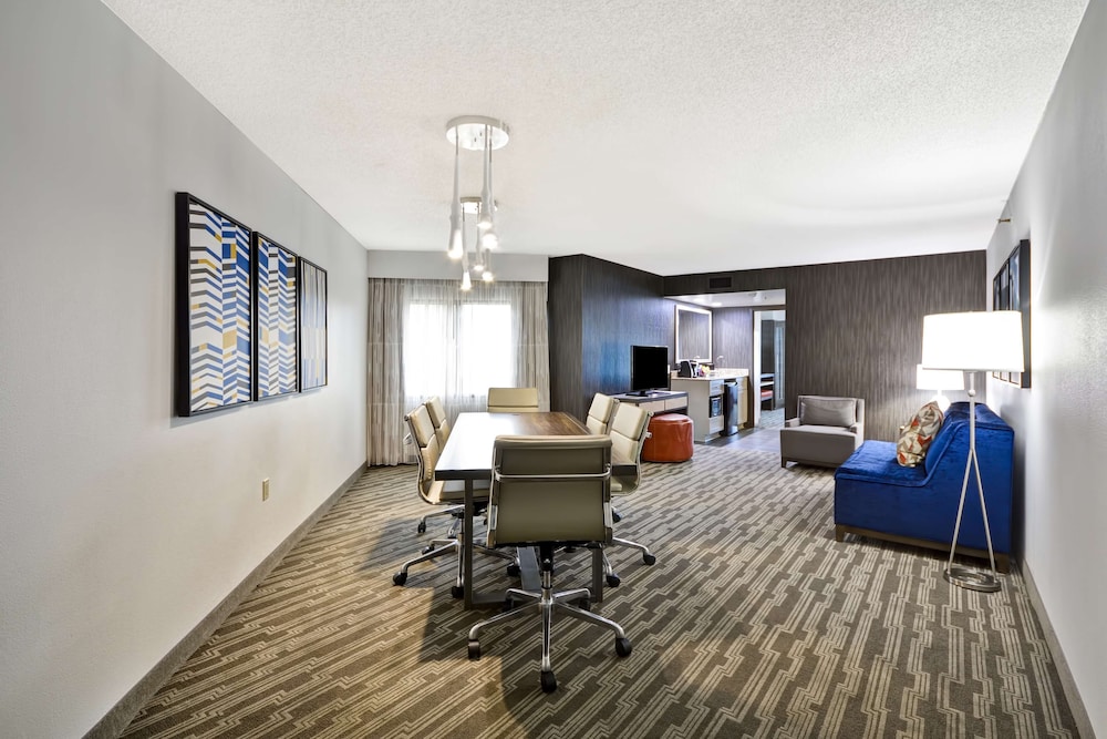 Embassy Suites Hotel Charlotte - photo 21