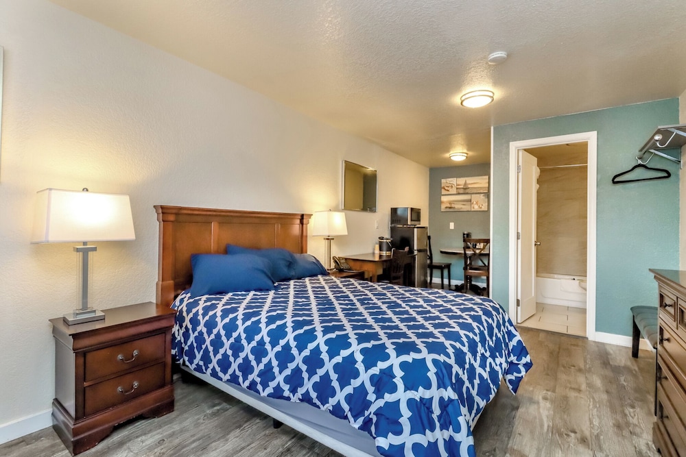 Belfair Motel - photo 20