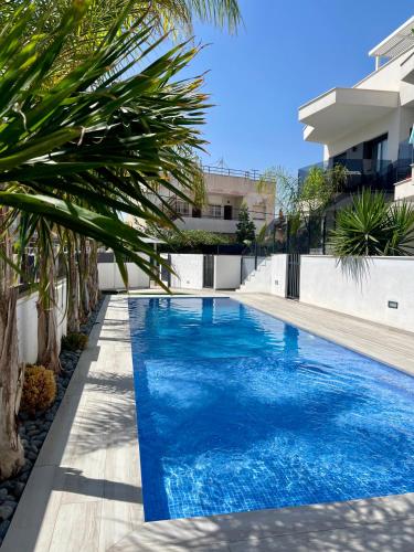 Air conditioned Elisa Apartment with spacious sunroof lounge and swimming pool — 4-Star Luxury Hotel in San Javier, Spain