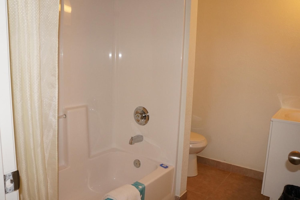 Lake Marina Inn - photo 22