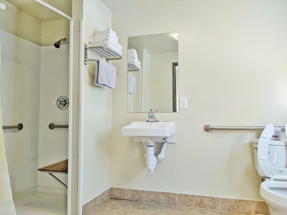 Anchor Pointe Inn - photo 42
