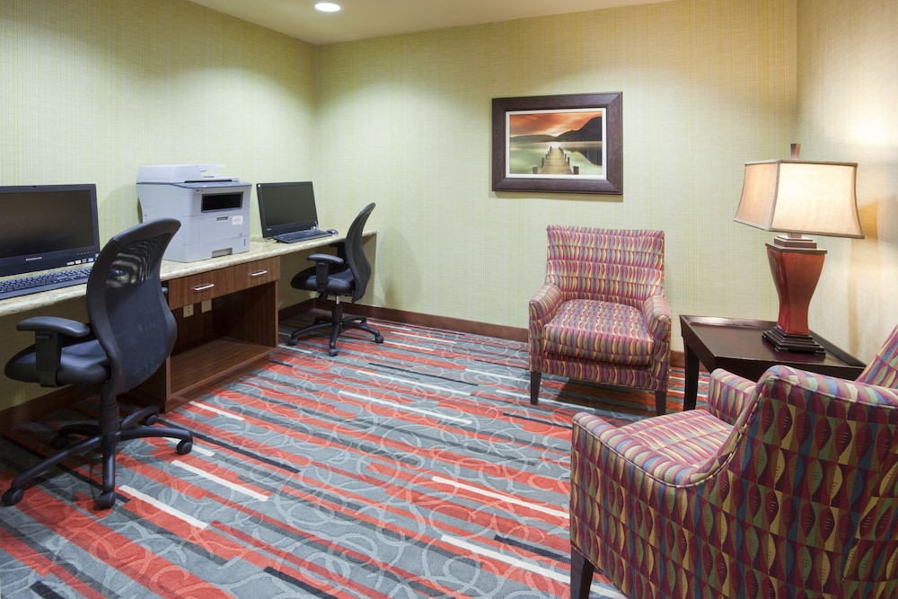 Holiday Inn Express & Suites Bloomington MPLS Arpt Area W by IHG - photo 28