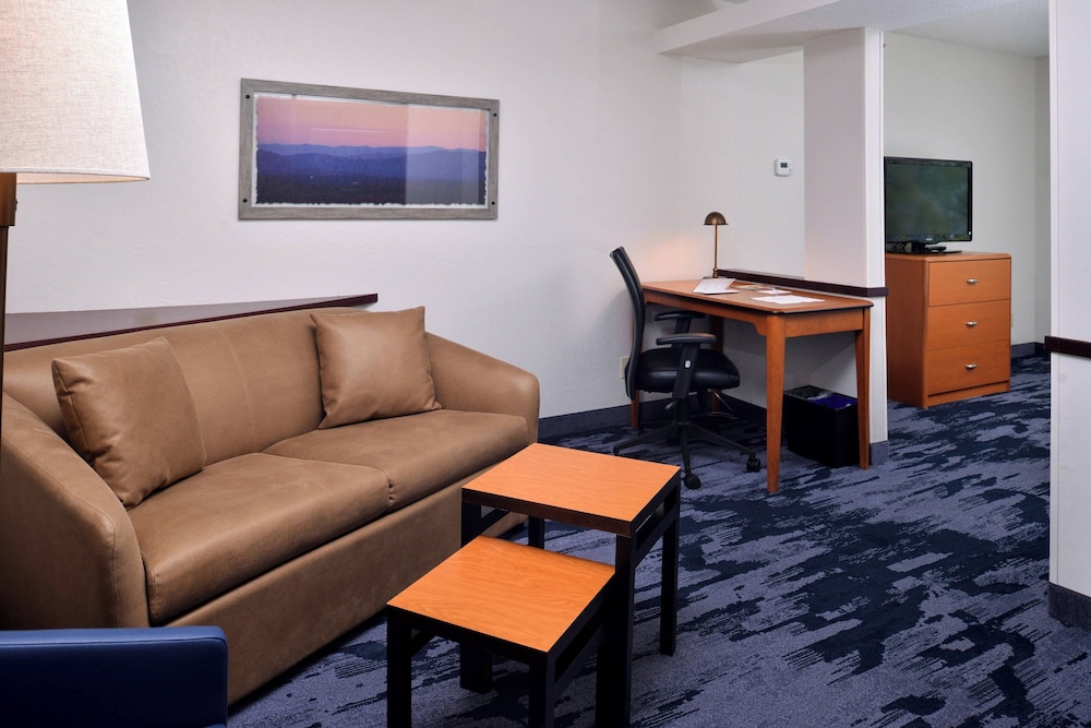 Fairfield Inn & Suites by Marriott Beloit - photo 17