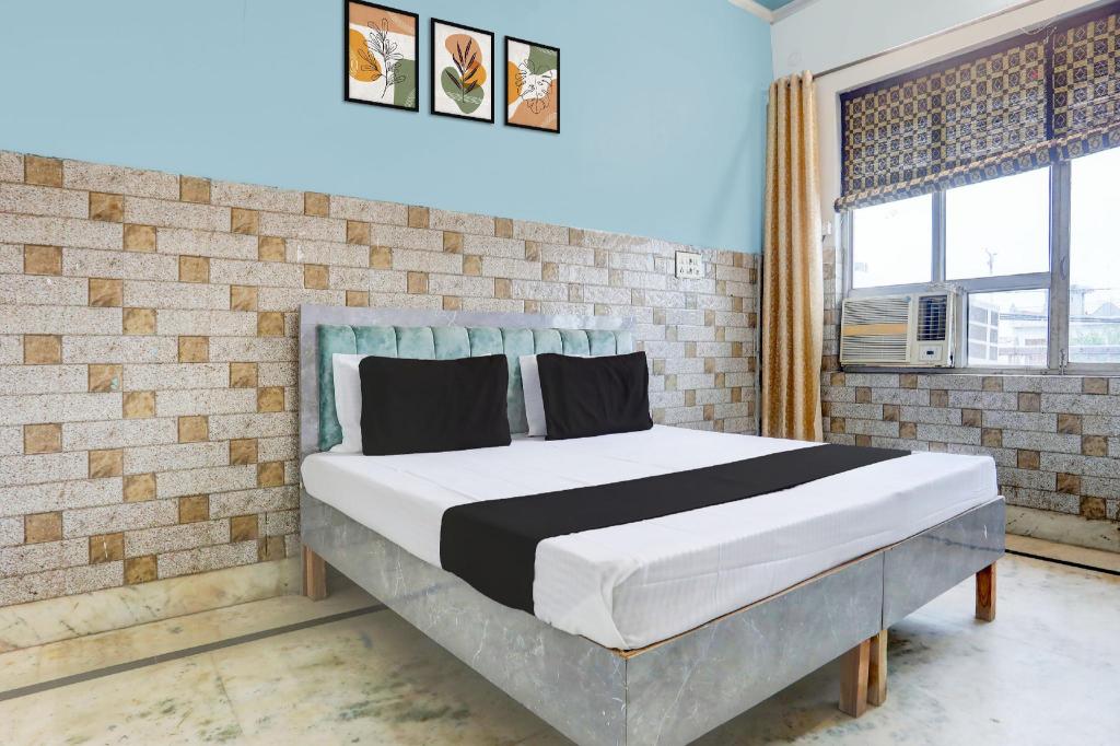 Hotel O By Oyo Samrat Hotel in Ghaziabad, India