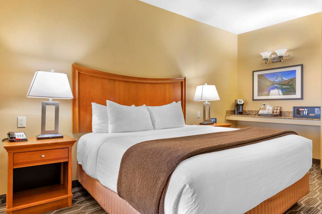 Best Western Plus Swiss Chalet Hotel & Suites - photo 22