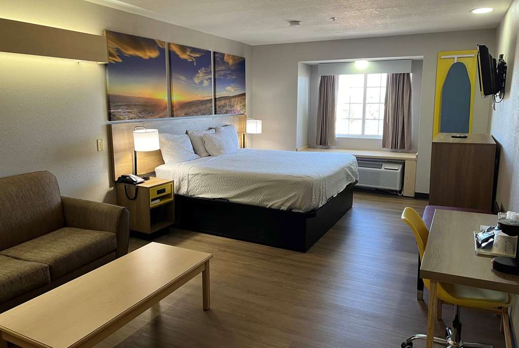 Days Inn & Suites by Wyndham Hutchinson - photo 30