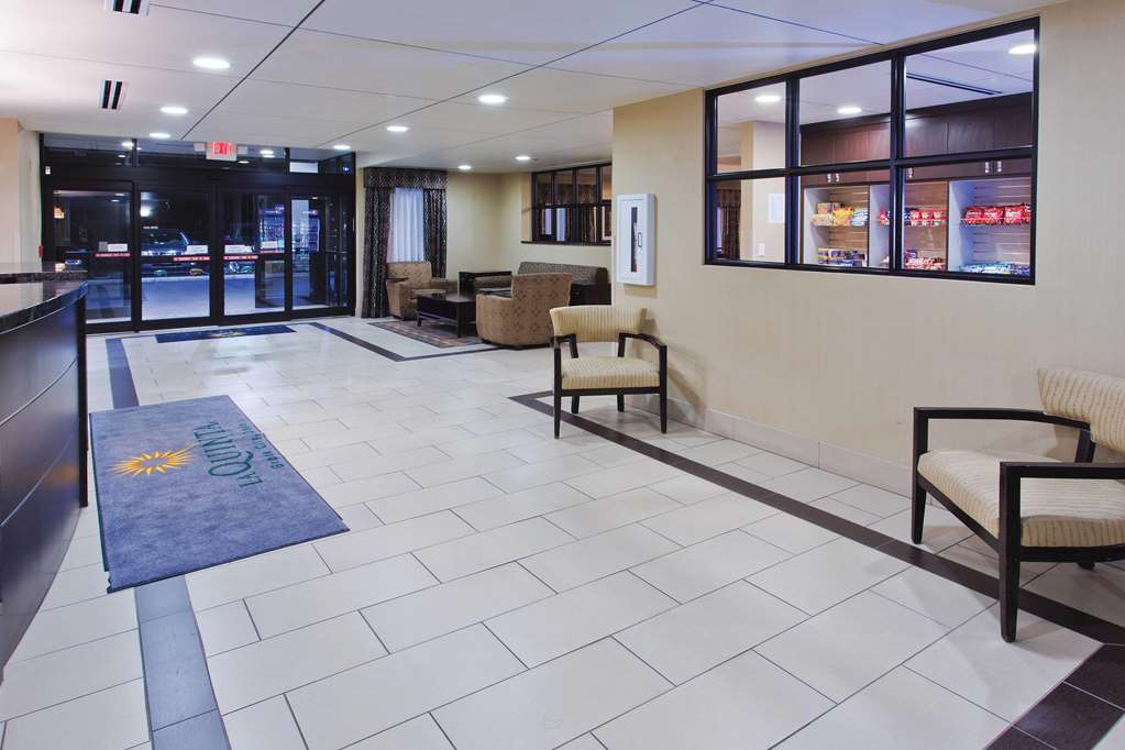 La Quinta Inn & Suites by Wyndham Columbus Grove City - photo 7