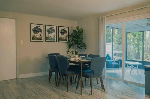 3bdr 2bth Lake Home close to all — 4-Star Luxury Hotel in Cheval, United States