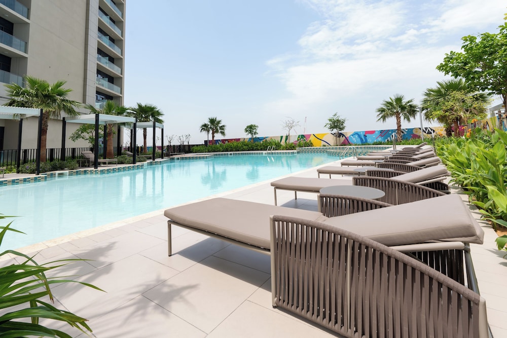 Keyrock Living Elegant 2BR Escape — 5-Star Luxury Hotel in Dubai, United Arab Emirates