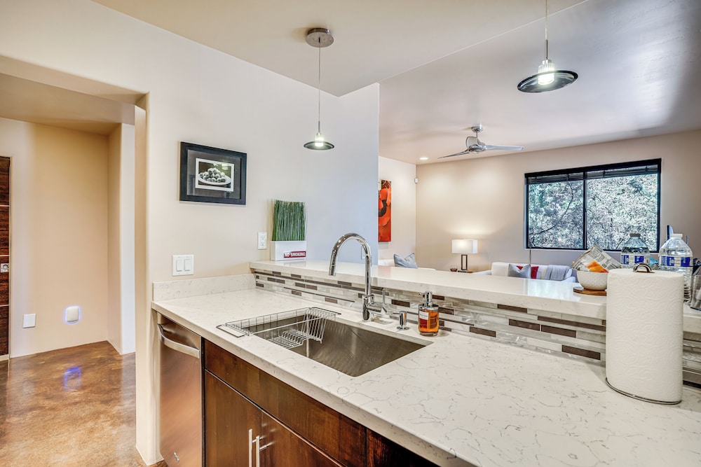 Mountain View Patio Sedona Suite Near Trails — 4-Star Luxury Hotel in Sedona, United States