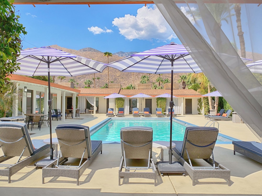 Little Paradise Hotel - photo 14