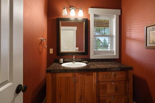 Five Peaks ac hot Tub 5br 3.5ba - photo 11